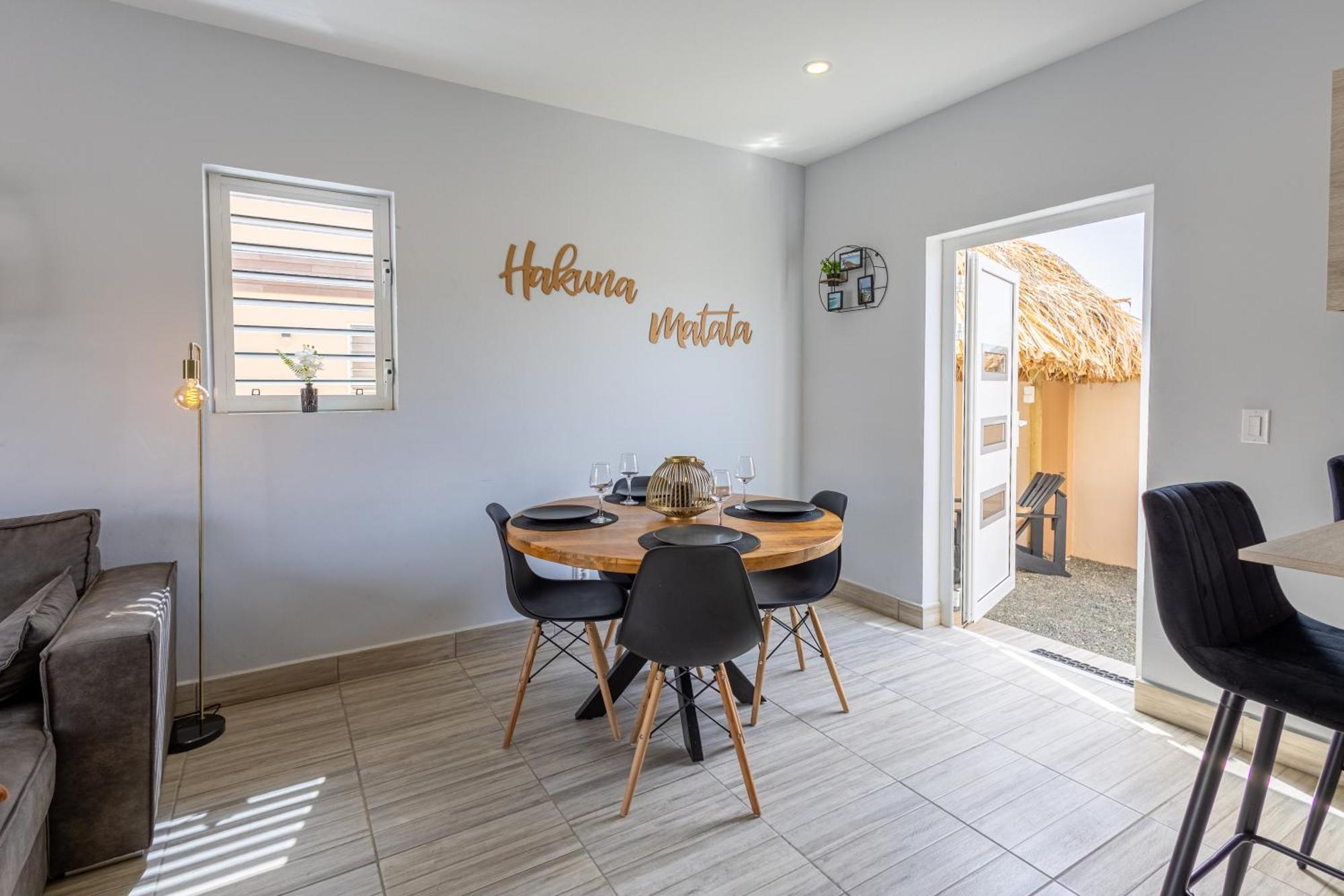 Av Curacao - Centrally Located Spacious Apartment Виллемстад Экстерьер фото
