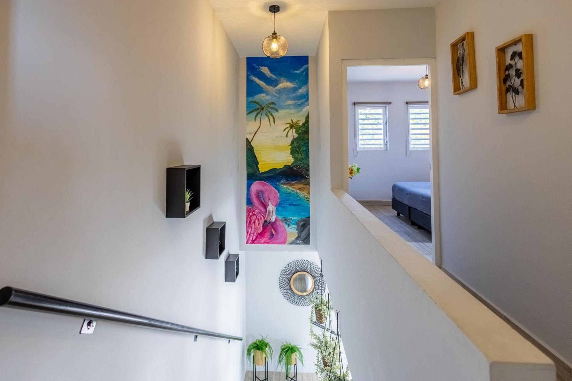 Av Curacao - Centrally Located Spacious Apartment Виллемстад Экстерьер фото