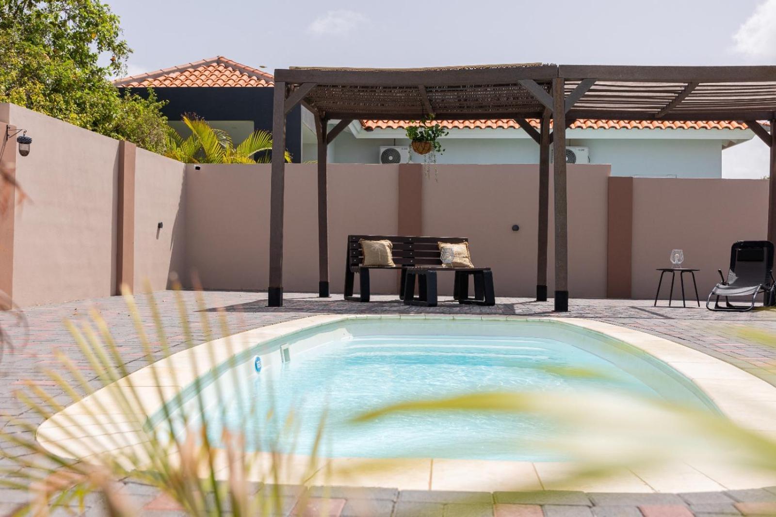 Av Curacao - Centrally Located Spacious Apartment Виллемстад Экстерьер фото