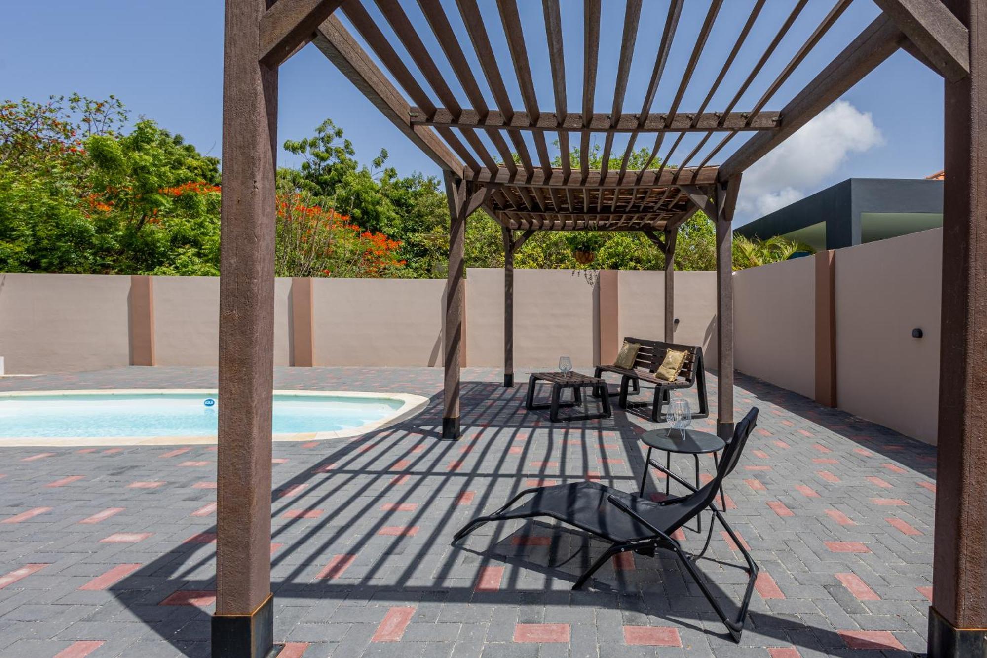 Av Curacao - Centrally Located Spacious Apartment Виллемстад Экстерьер фото