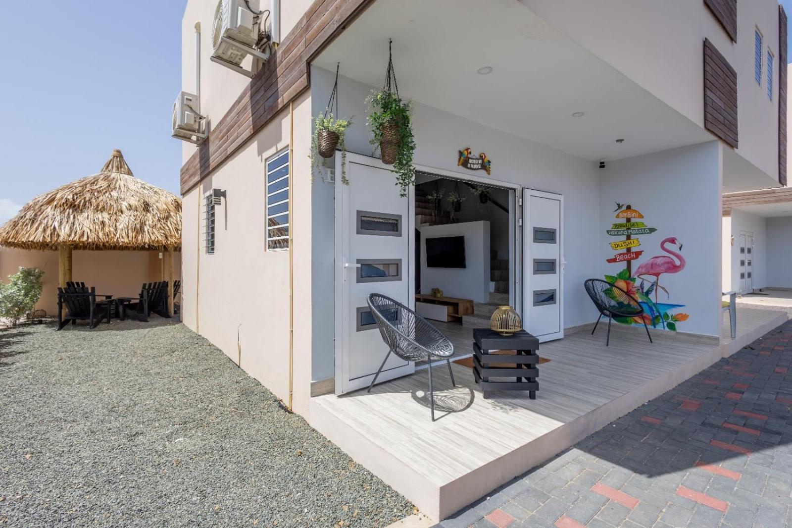 Av Curacao - Centrally Located Spacious Apartment Виллемстад Экстерьер фото
