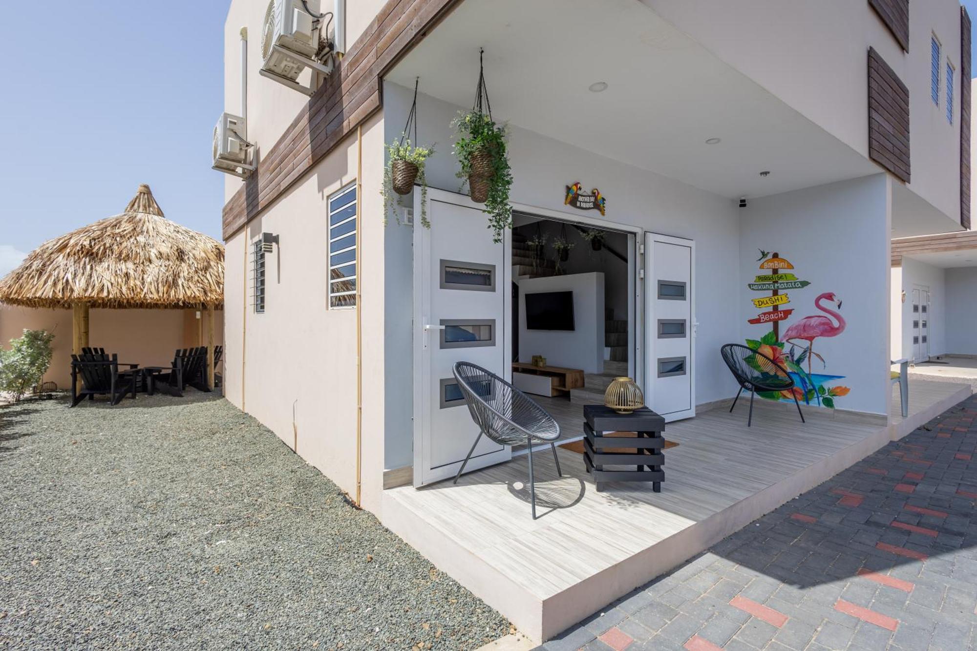 Av Curacao - Centrally Located Spacious Apartment Виллемстад Экстерьер фото